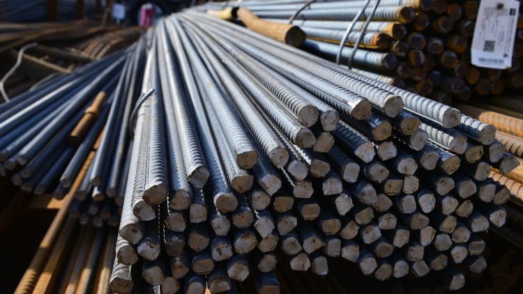 Lehman'in Polonya Rebar Fiyatları Düşüşü: İthalat Baskısına Dayalı Bir Rapor