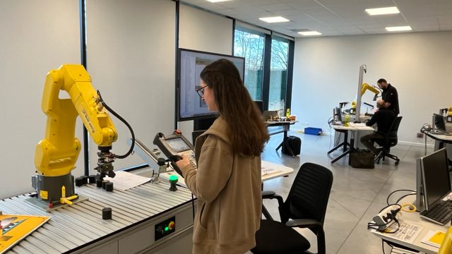 FANUC, otomasyona olan tutkusunu Akademi eğitimleriyle aktarıyor
