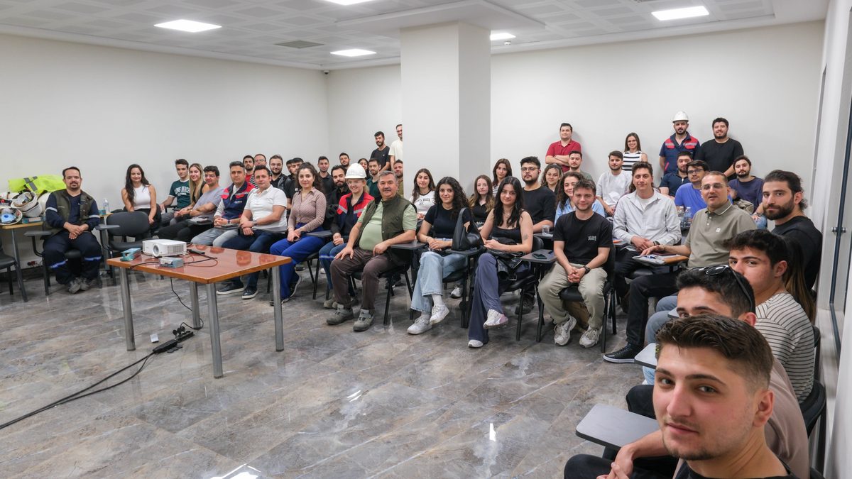MCBÜ ÖĞRENCİLERİ KARDEMİR ÇELİK TESİSLERİNİ YERİNDE İNCELEDİ