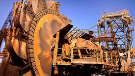 Rio Tinto zengin demir maden damarlarını kazıyor