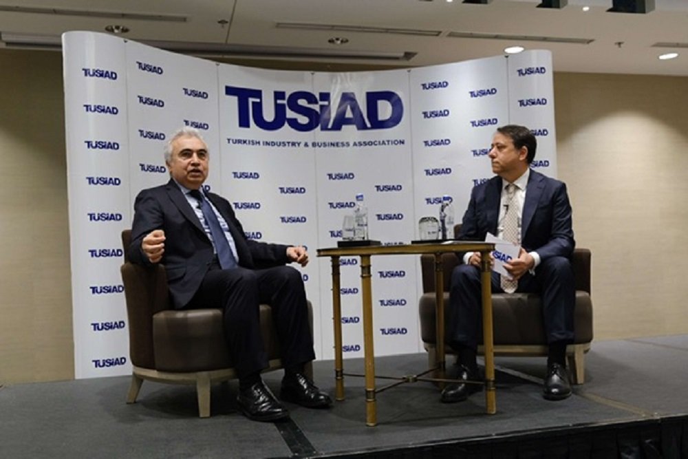 Uluslararası Enerji Ajansı İcra Direktörü Dr. Fatih Birol’un katılımıyla Rusya’nın Ukrayna’yı işgali, dünya enerji pazarları ve küresel enerji dönüşümü ele alındı