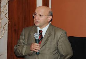 Büyük düşünmek büyük olmaya giden en tartışmasız kapıdır